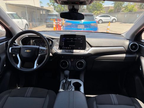 Used 2025 Chevrolet Blazer LT FWD image 29
