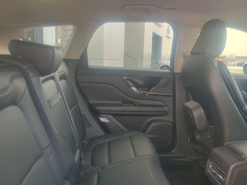 Used 2025 Lincoln Corsair AWD image 13