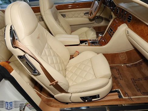 Used 2010 Bentley Azure T RWD image 18