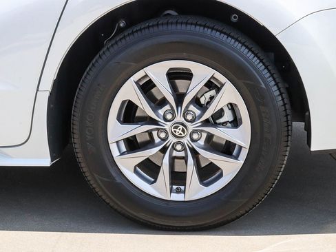 Certified 2025 Toyota Sienna XLE w/ XLE Plus Package FWD image 9