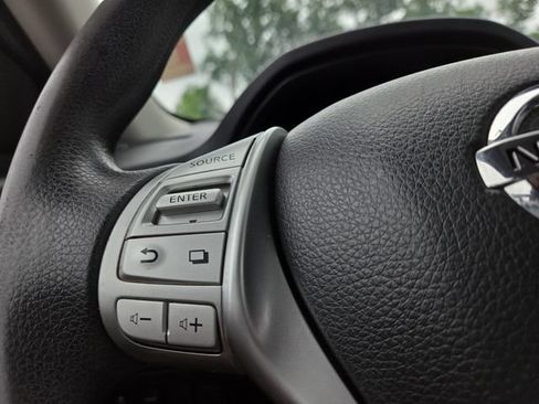Used 2016 Nissan Rogue SV AWD/4WD image 18