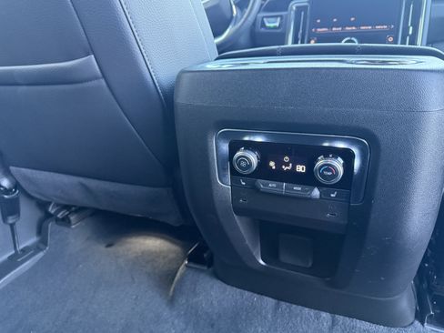 Used 2025 GMC Yukon XL Denali image 36