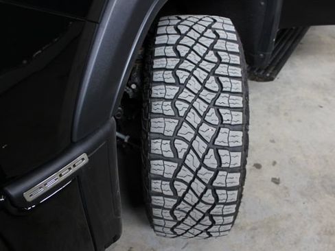 Used 2025 GMC Sierra 2500 AT4X AWD/4WD image 10