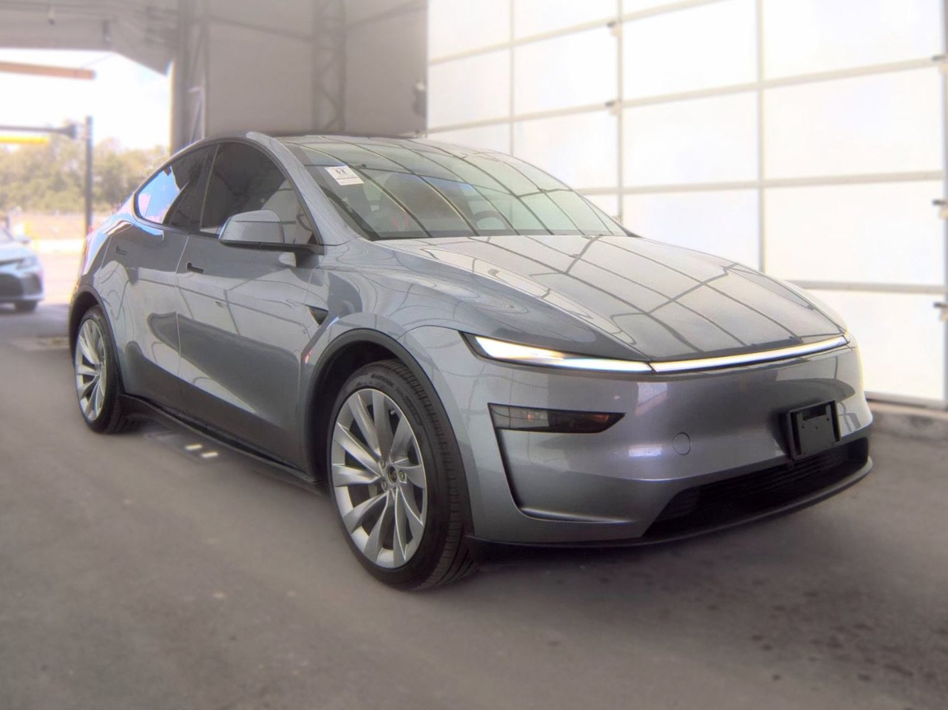 Used 2026 Tesla Model Y Long Range AWD/4WD image 3