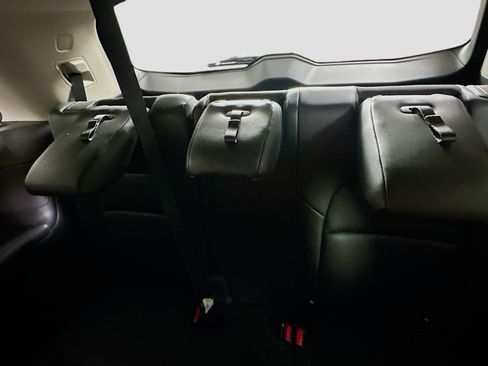 Used 2023 Nissan Pathfinder SL AWD/4WD image 28