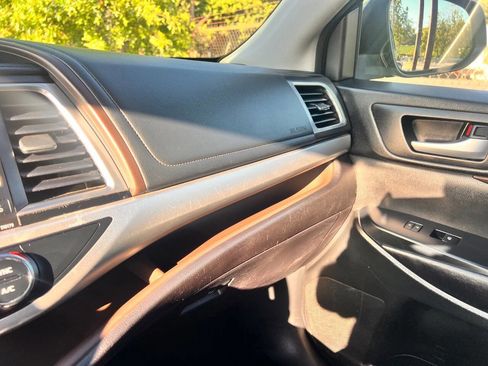 Used 2017 Toyota Highlander XLE image 20