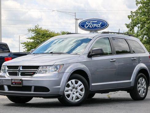 Used 2018 Dodge Journey SE FWD image 2