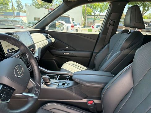 Used 2025 Lexus TX 500h AWD w/ Technology Package image 6