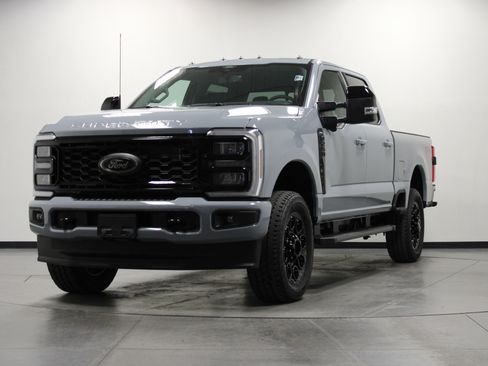 New 2026 Ford F250 Lariat w/ Black Appearance Package AWD/4WD image 8
