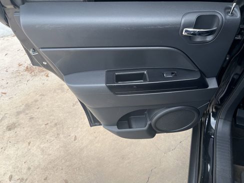 Used 2013 Jeep Compass Latitude FWD image 13