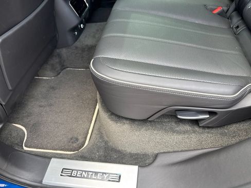 Used 2021 Bentley Bentayga AWD/4WD image 17