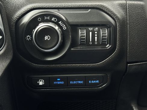 Used 2022 Jeep Wrangler Unlimited Sahara image 18