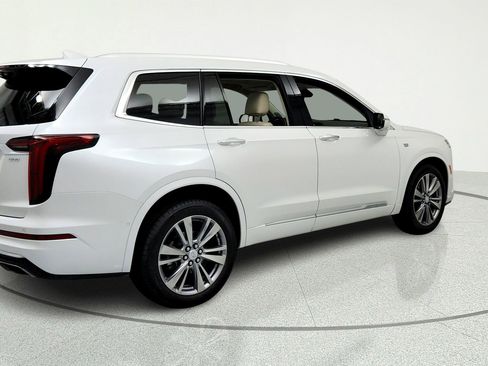 Used 2024 Cadillac XT6 Premium Luxury w/ Technology Package AWD/4WD image 5