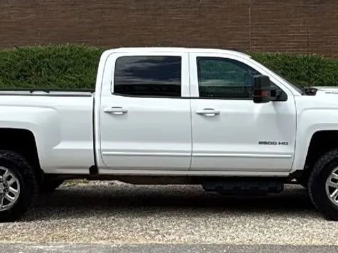 Used 2019 Chevrolet Silverado 2500 LT AWD/4WD image 5