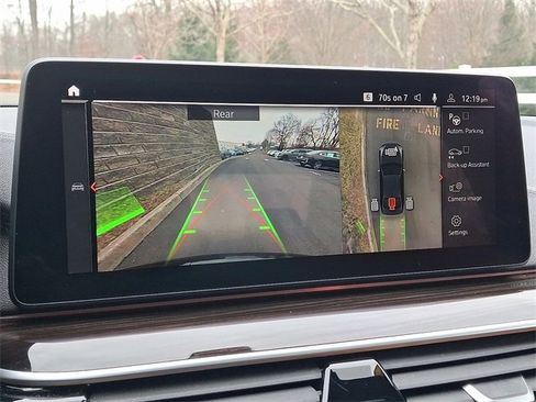 Used 2023 BMW M550i xDrive w/ Dynamic Handling Package image 21