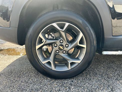 Used 2025 Chevrolet Trax LT w/ LT Convenience Package FWD image 24