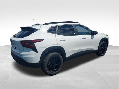 New 2026 Chevrolet Trax LT w/ Driver Confidence Package FWD image 5