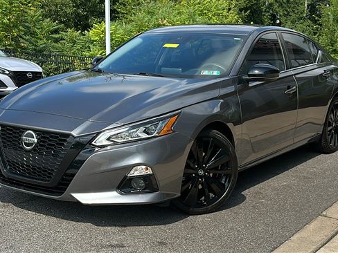 Used 2022 Nissan Altima 2.5 SR w/ Midnight Edition Package FWD image 1