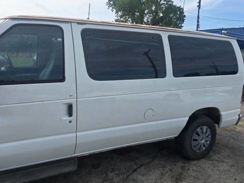 Used 2005 Ford E-350 and Econoline 350 Chateau RWD image 2
