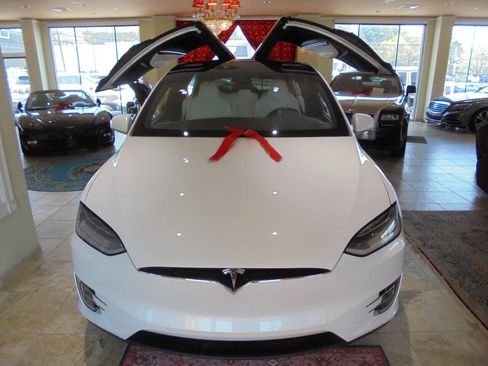 Used 2018 Tesla Model X P100D image 1