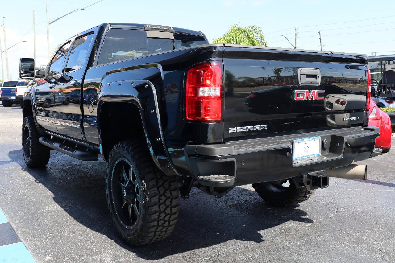 Used 2017 GMC Sierra 2500 Denali w/ Duramax Plus Package AWD/4WD image 3