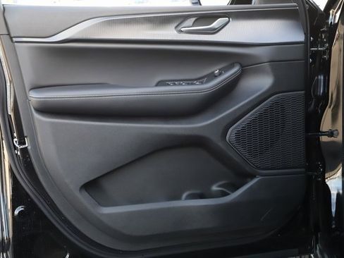 New 2025 Jeep Grand Cherokee Altitude image 14