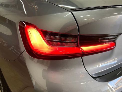 Used 2025 BMW 330i Sedan w/ M Sport Package image 31