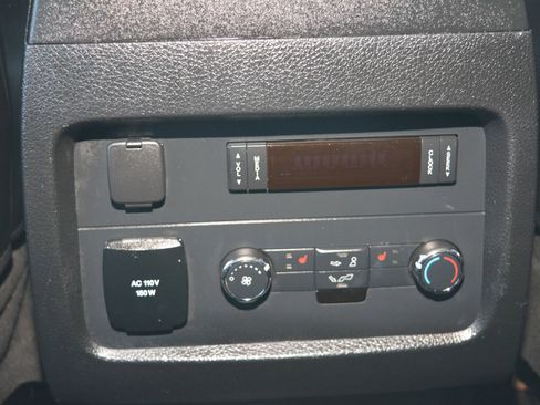 Used 2016 Ford Expedition Limited image 18