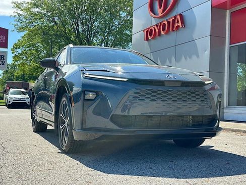 Certified 2025 Toyota Crown Signia w/ Tow-Hitch Package (TMS) AWD/4WD image 6