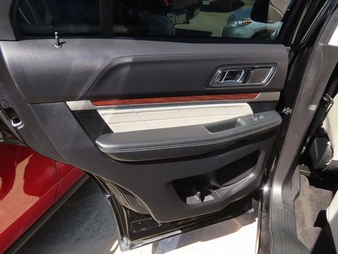 Used 2018 Ford Explorer Platinum AWD/4WD image 20