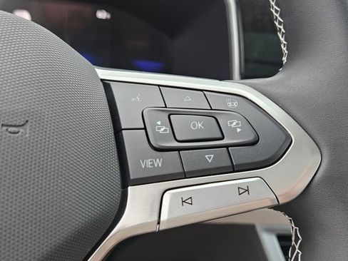 New 2026 Volkswagen Taos SE FWD image 24