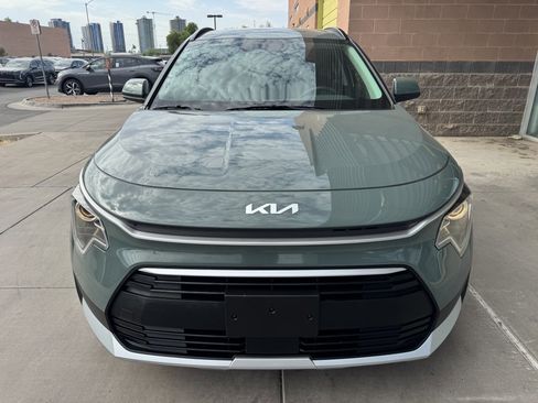 Used 2024 Kia Niro EX image 9