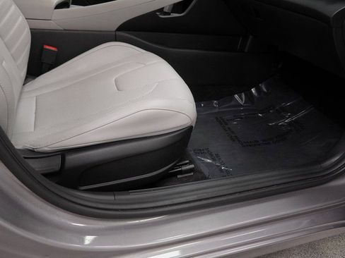 Used 2024 Hyundai Elantra Limited image 50