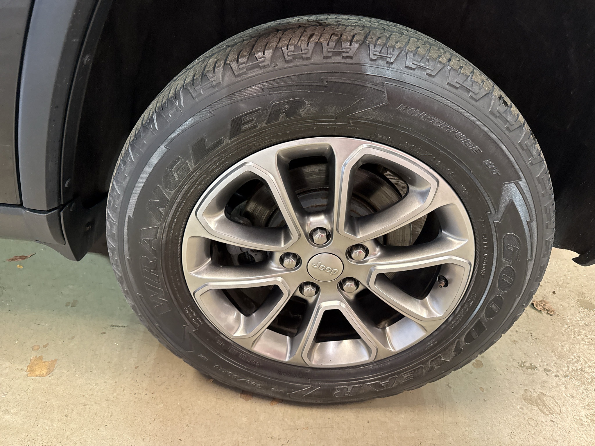 Used 2014 Jeep Grand Cherokee Limited w/ Trailer Tow Group IV AWD/4WD image 38