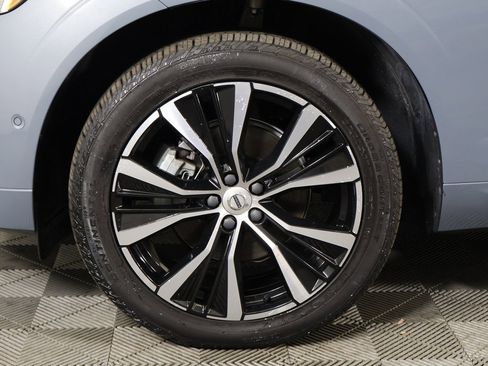 Used 2024 Volvo XC60 B5 Plus image 25