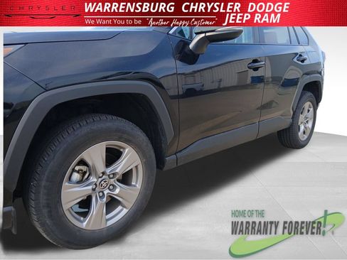 Used 2025 Toyota RAV4 XLE FWD image 34