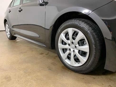 Used 2021 Toyota Corolla LE FWD image 6
