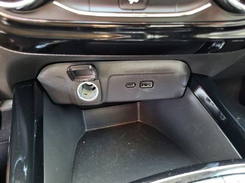 Used 2025 Chevrolet Trax LT FWD image 11