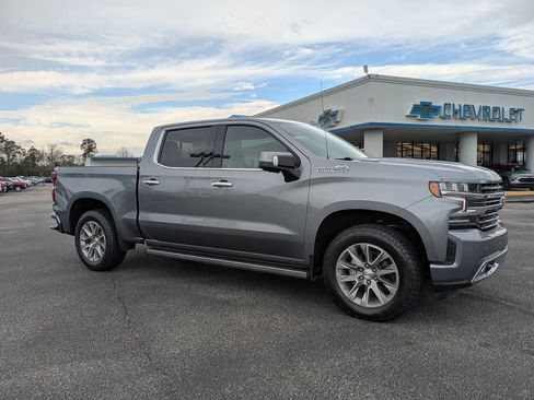 Used 2021 Chevrolet Silverado 1500 High Country w/ Technology Package image 2