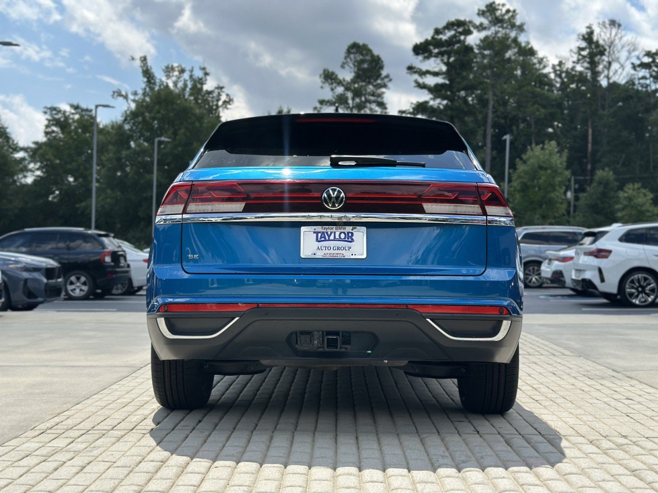 Used 2024 Volkswagen Atlas Cross Sport SE FWD image 9