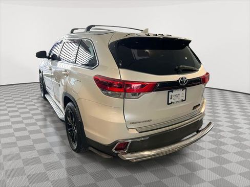 Used 2017 Toyota Highlander XLE w/ Protection Package #3 image 6