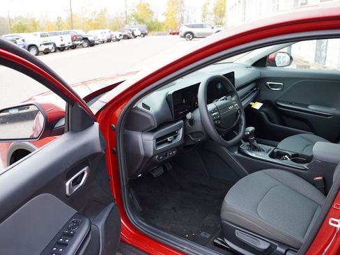 New 2025 Kia K4 LXS image 10