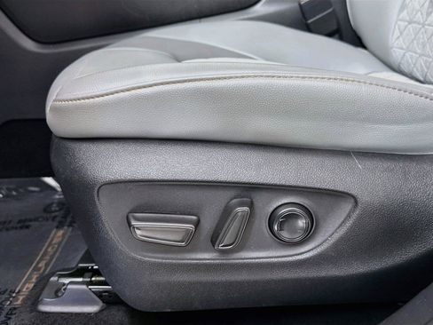 Used 2022 Toyota Highlander Bronze Edition FWD image 29