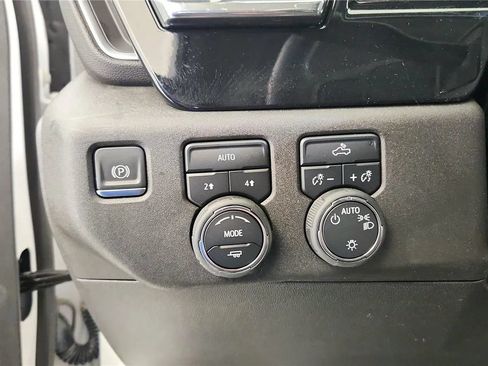 Used 2023 Chevrolet Silverado 1500 LT AWD/4WD image 16