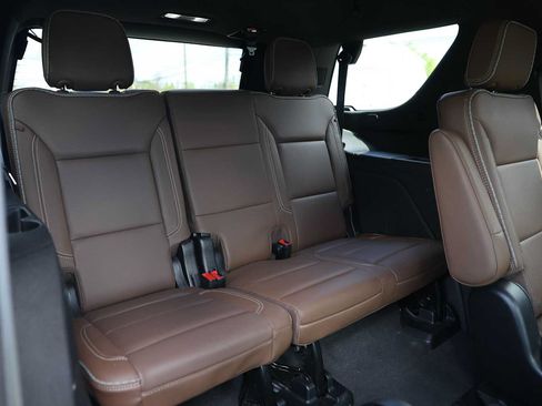 Used 2023 Chevrolet Tahoe High Country w/ Premium Package AWD/4WD image 12