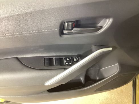 Used 2024 Toyota Corolla Cross AWD Hybrid w/ Moonroof Package image 11