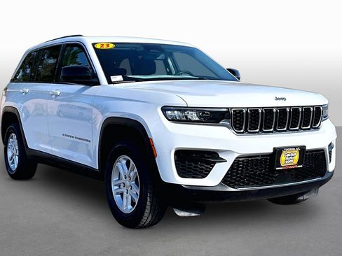 Used 2023 Jeep Grand Cherokee Laredo AWD/4WD image 10