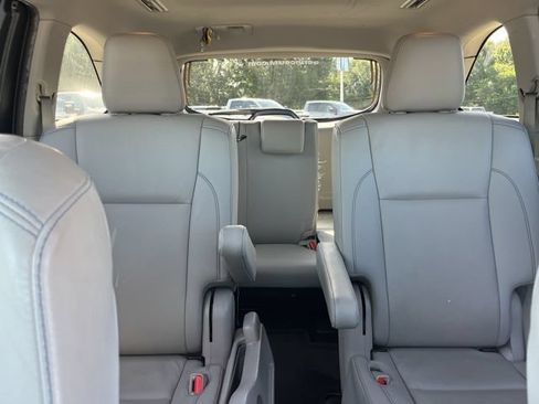 Used 2019 Toyota Highlander XLE FWD image 29