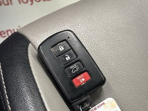 Used 2018 Toyota RAV4 Limited image 35