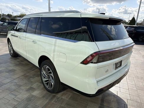 New 2026 Lincoln Navigator L Reserve AWD/4WD image 4